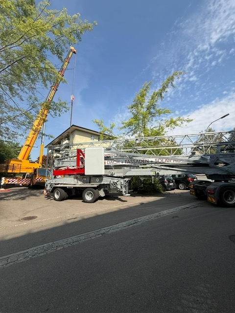 Kranumsetzung auf der Baustelle